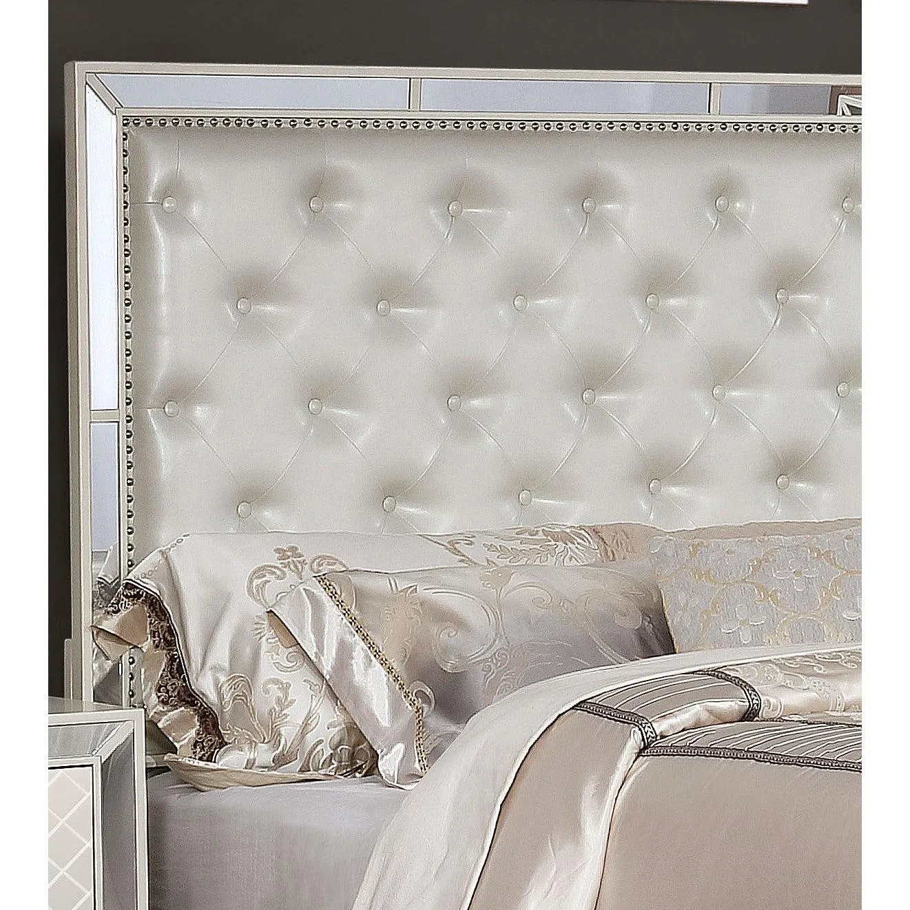 Luxurious Pearl White Queen Size Bed